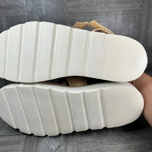 Madden Girl Sandals Womens 9.5 Natural Raffia Platform Buckle Flatform NEW - Picture 7 of 8